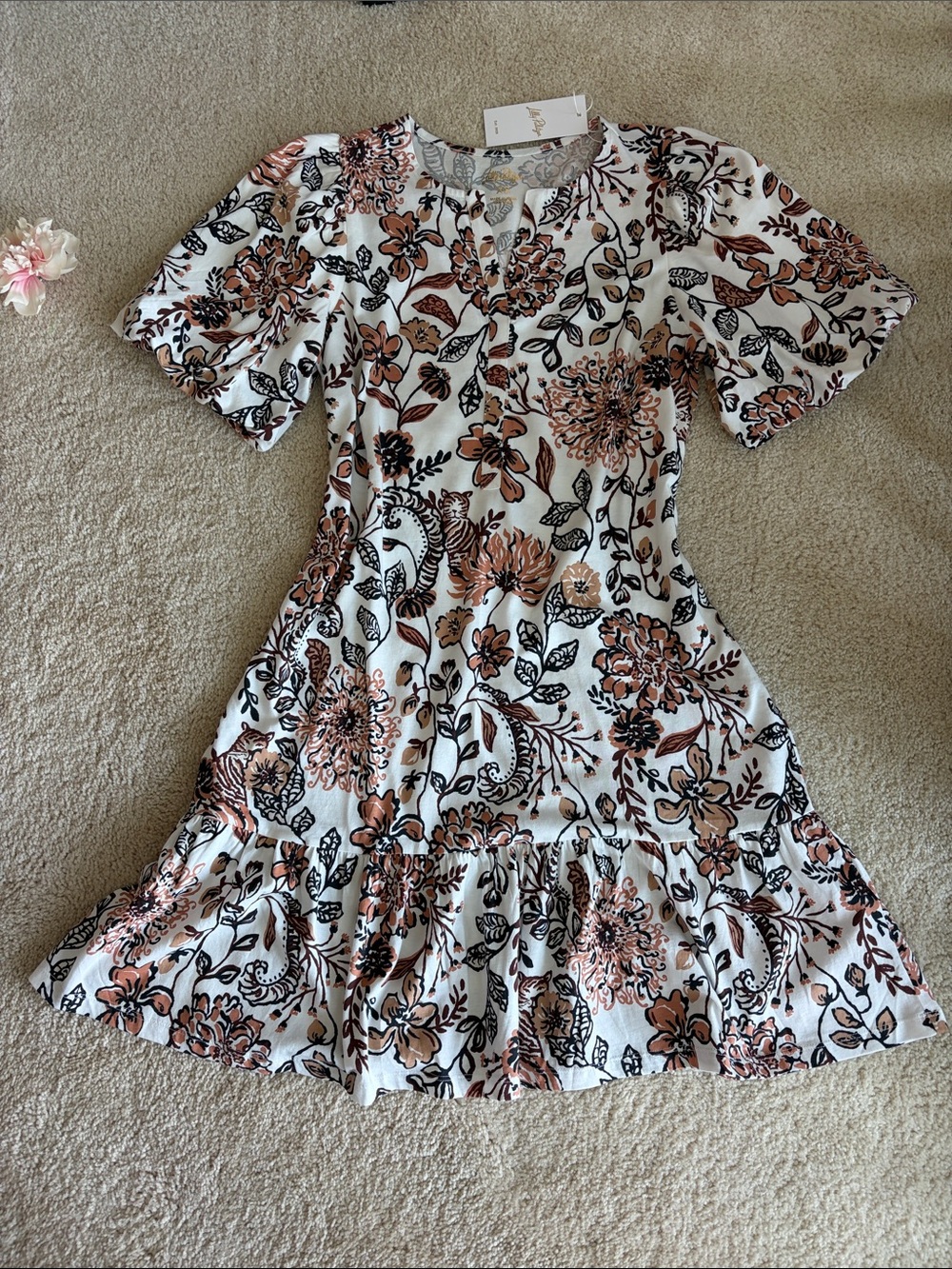 Lilly Pulitzer dress white, tan and Black Print, XS, NWT